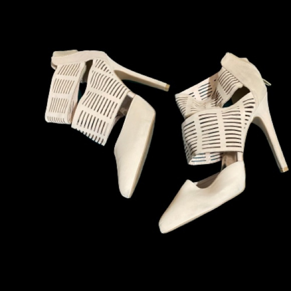 Double band stiletto bootie.